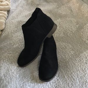 Black suede Steve Madden booties size 11 med